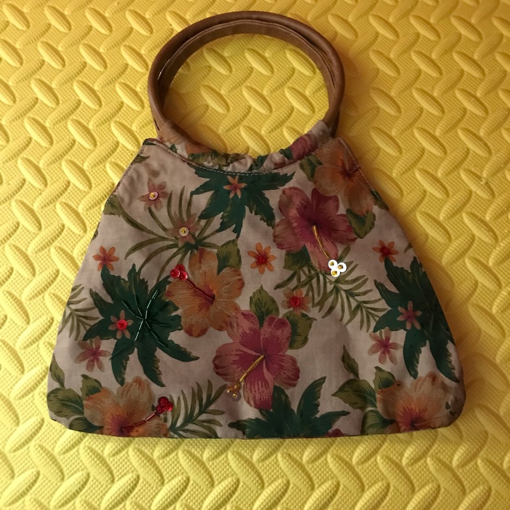 Unbranded woman’s floral hand bag
